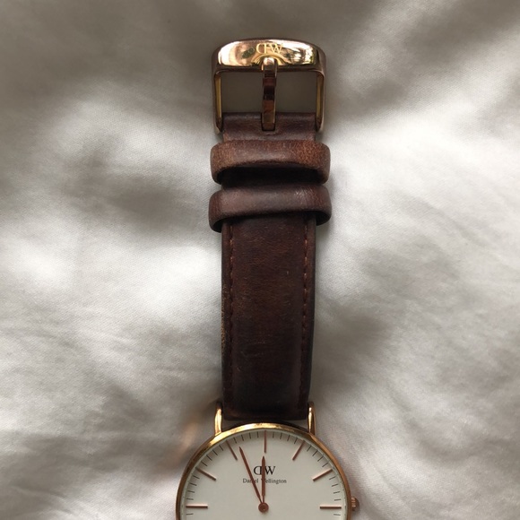 daniel wellington brown analog watch - Picture 2 of 9